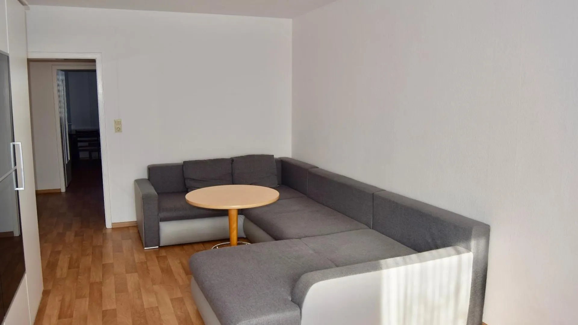 3 Zimmer Apartment In Hannover Muehlenberg contacts